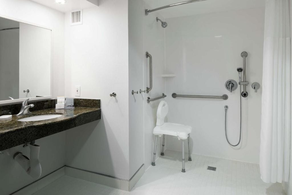 Hampton Inn & Suites Memphis-Beale Street — 3