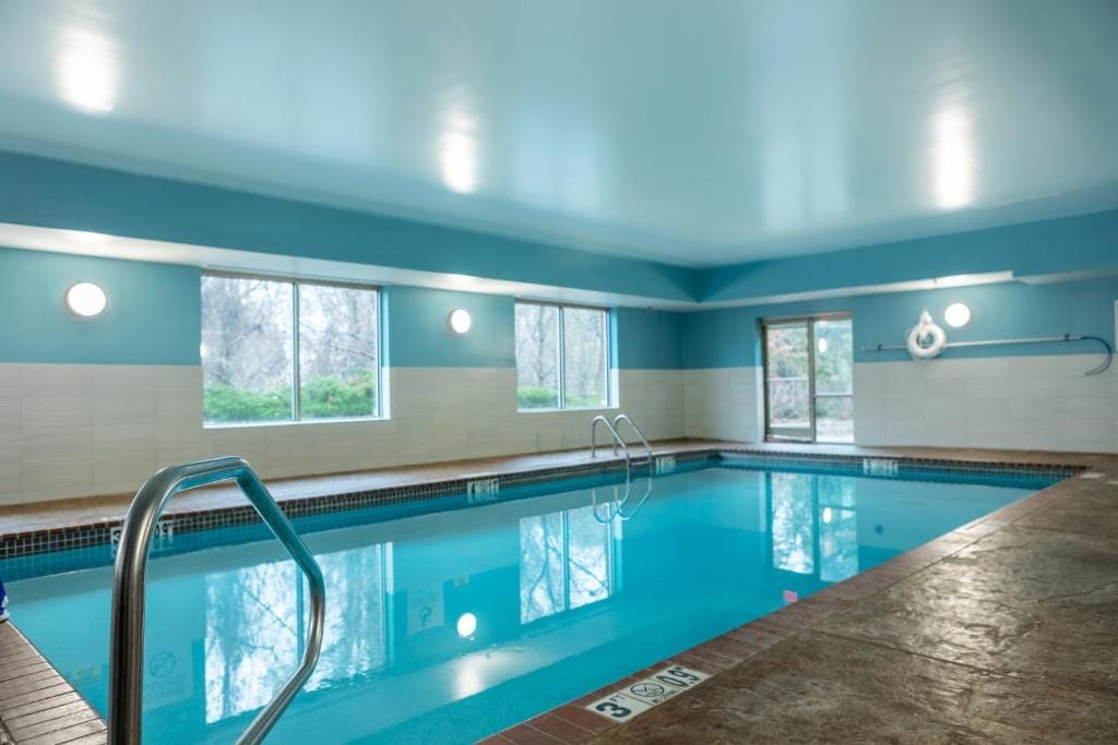 Holiday Inn Express Hotel & Suites Memphis/Germantown by IHG — 3
