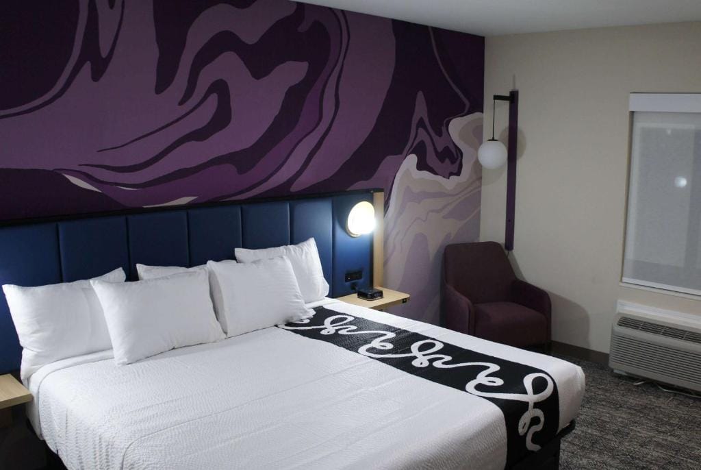 La Quinta Inn & Suites by Wyndham Memphis East — 1