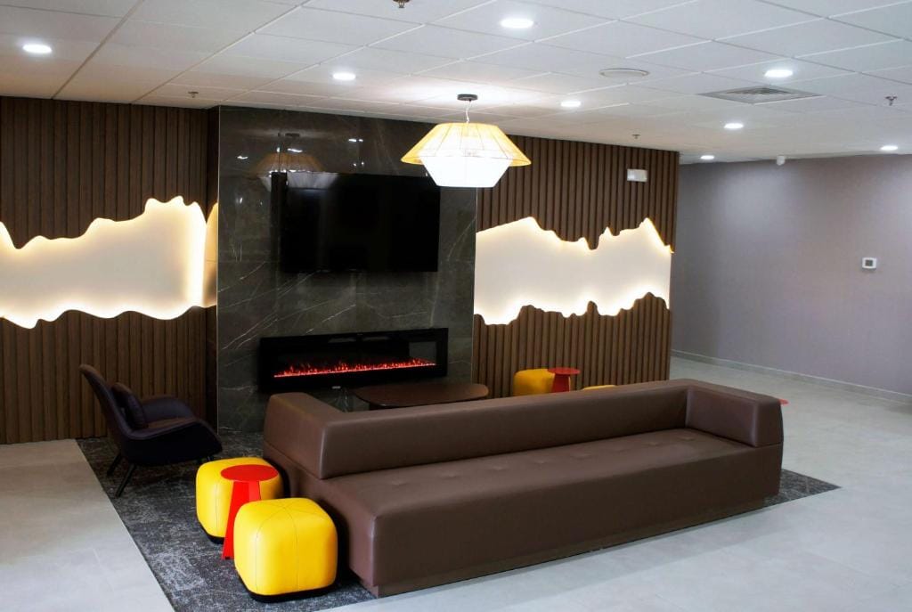 La Quinta Inn & Suites by Wyndham Memphis East — 4