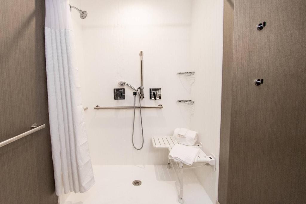 Courtyard by Marriott Mesa at Wrigleyville West — 3