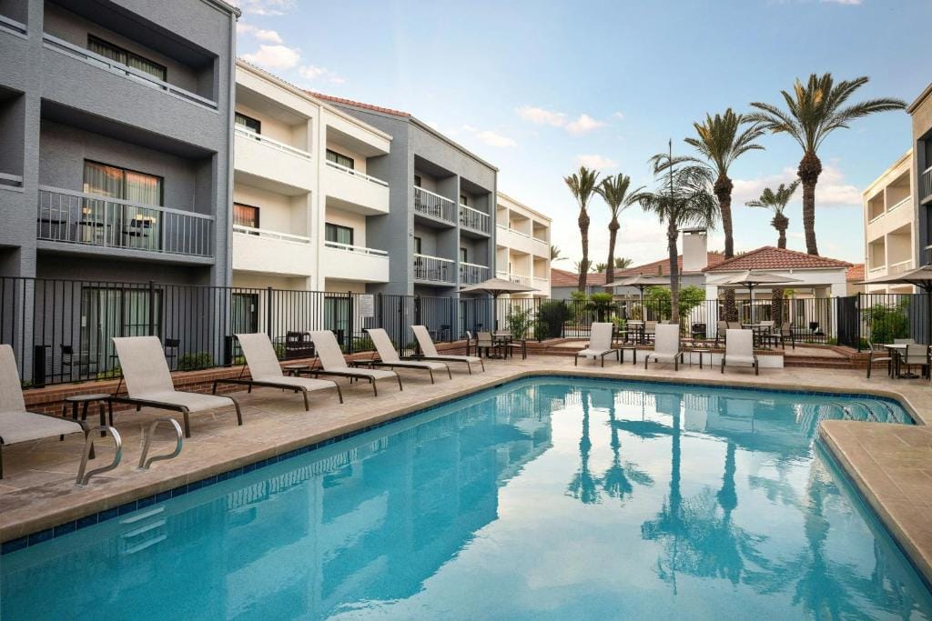 Courtyard by Marriott Phoenix Mesa — 4