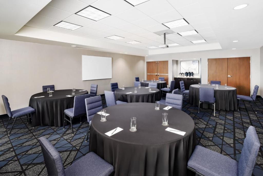 Courtyard by Marriott Phoenix Mesa Gateway Airport — 4
