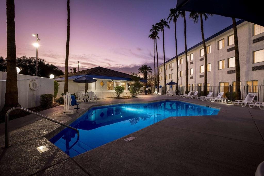 Days Inn & Suites by Wyndham Mesa Near Phoenix — 1