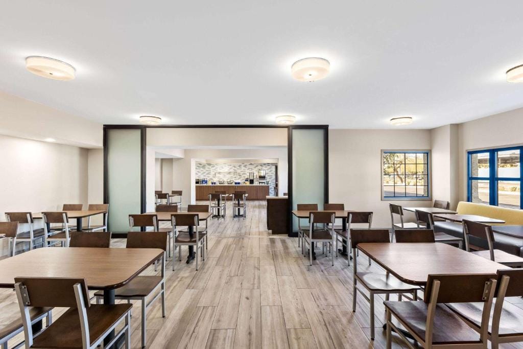 Days Inn & Suites by Wyndham Mesa Near Phoenix — 5