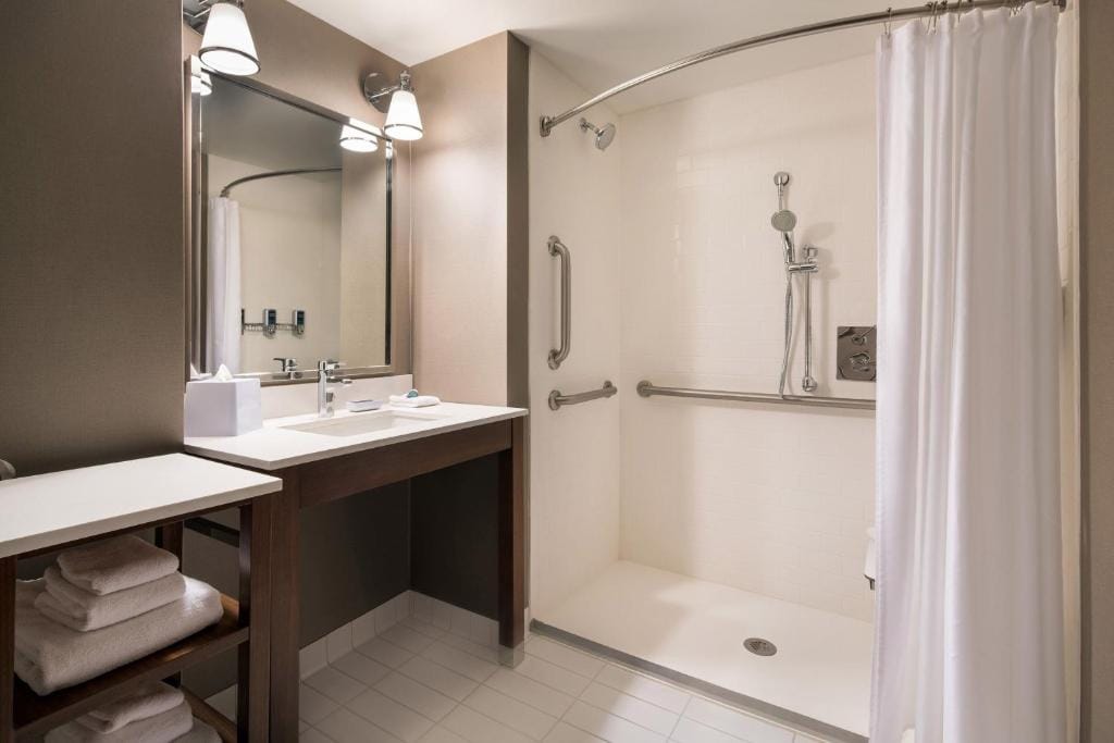 Four Points by Sheraton at Phoenix Mesa Gateway Airport — 3