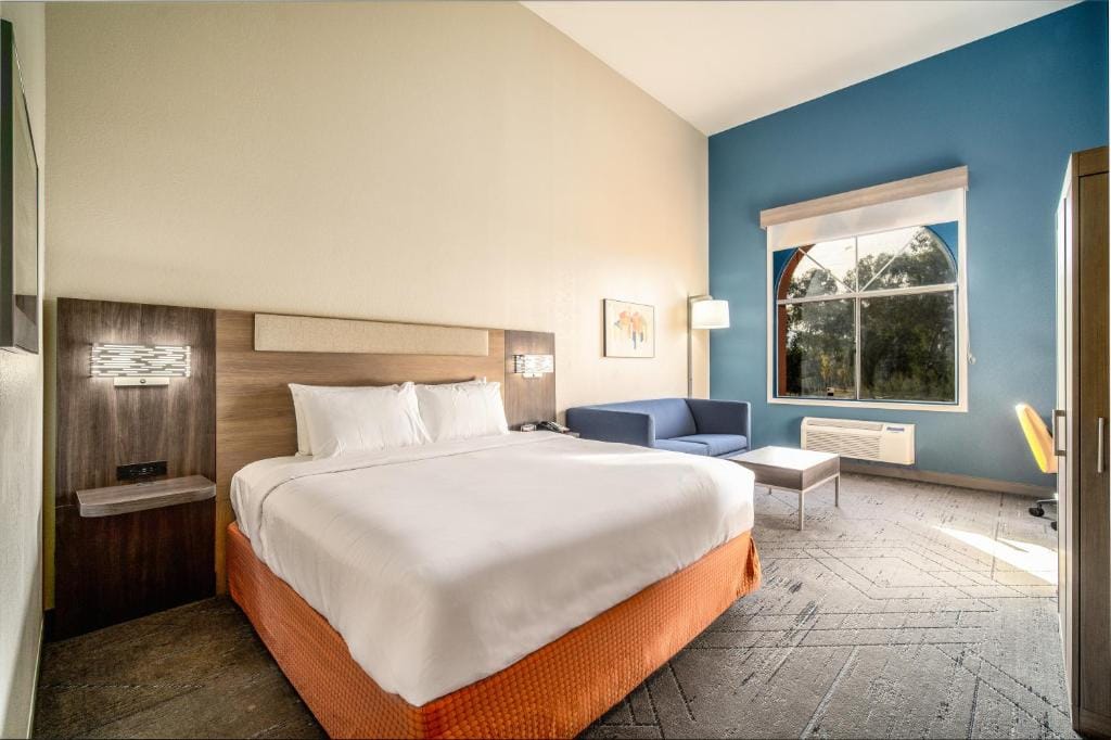 Holiday Inn Express & Suites Phoenix - Mesa West by IHG — 2