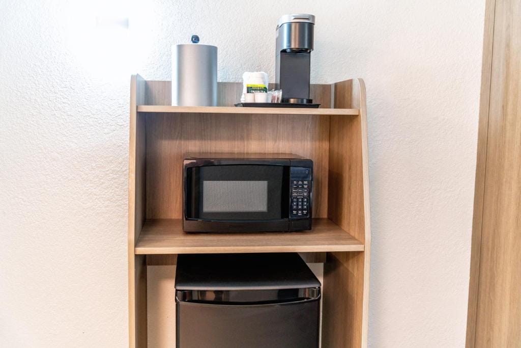 Holiday Inn Express & Suites Phoenix - Mesa West by IHG — 4