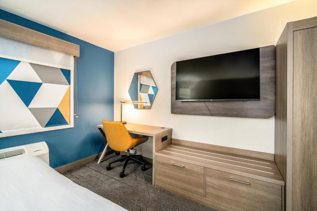 Holiday Inn Express & Suites Phoenix - Mesa West by IHG — 5