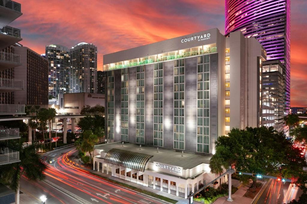 Courtyard Miami Downtown Brickell Area — 1
