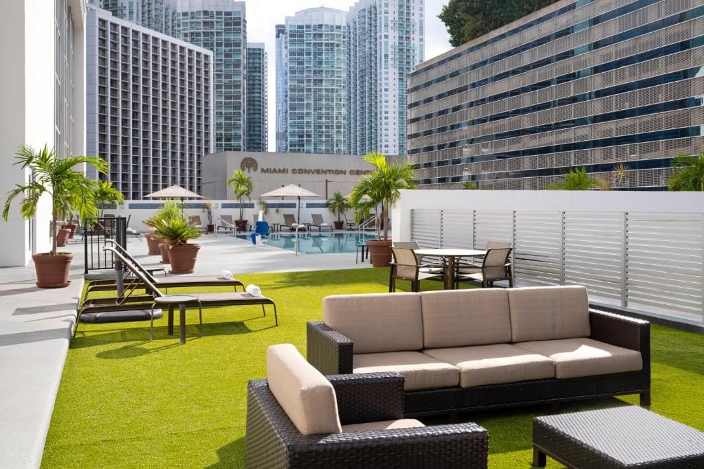 Courtyard Miami Downtown Brickell Area — 3