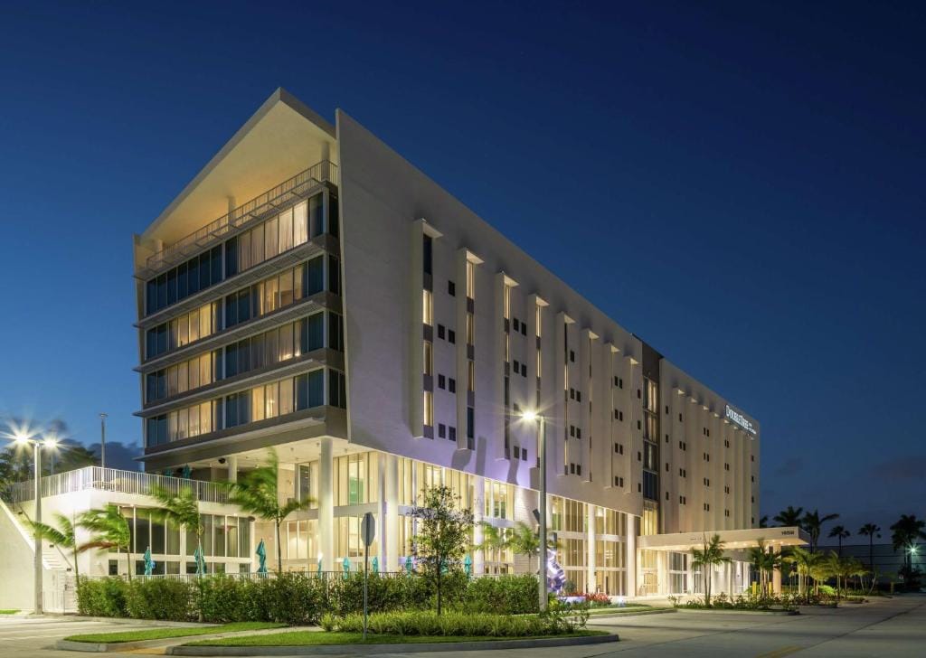 DoubleTree by Hilton Miami Doral — 1