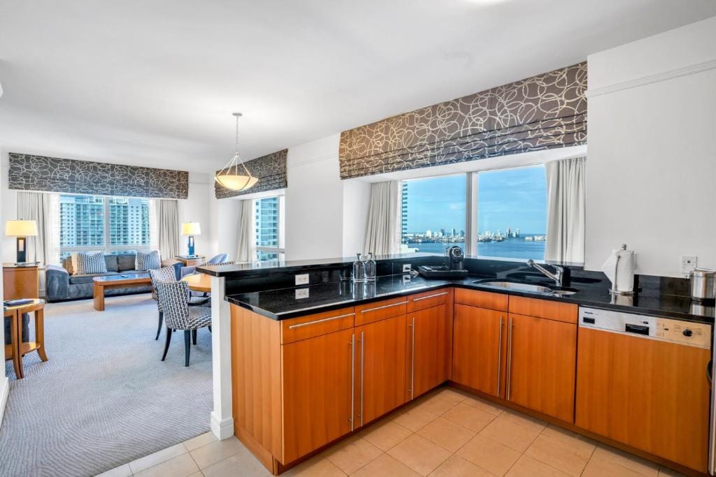 Four Seasons Miami Two Bedroom - 2Bath Ocean view Suite - Amazing views — 3