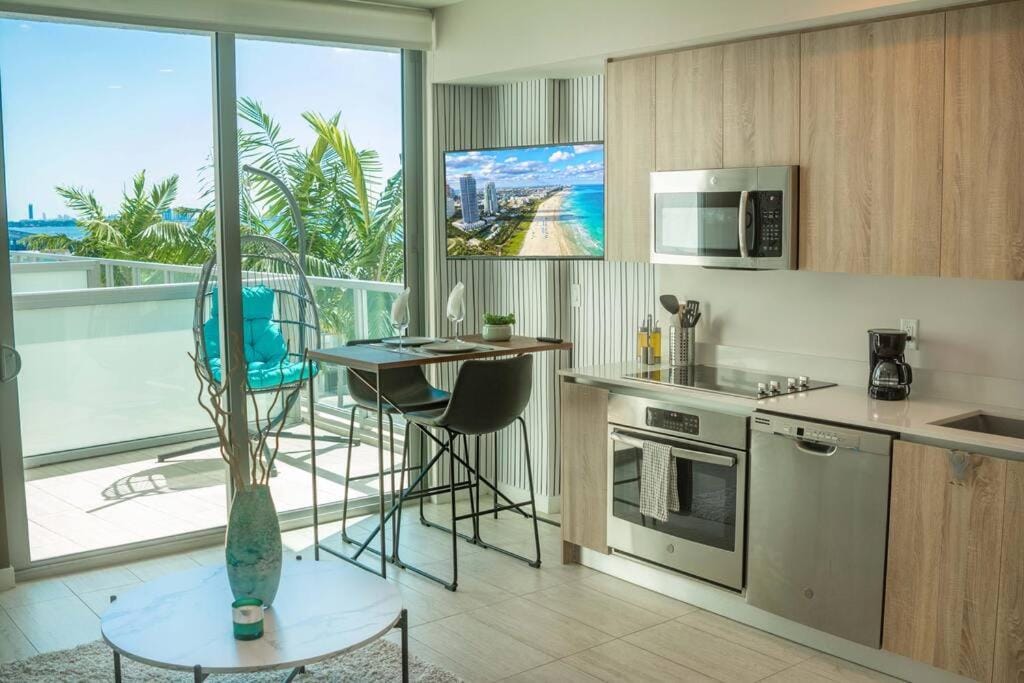 Luxury Oceanview Studio at Miami Design District — 1