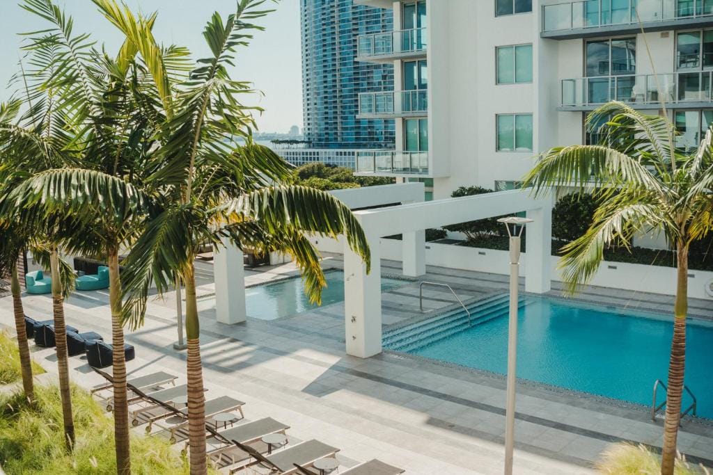 Luxury Oceanview Studio at Miami Design District — 3