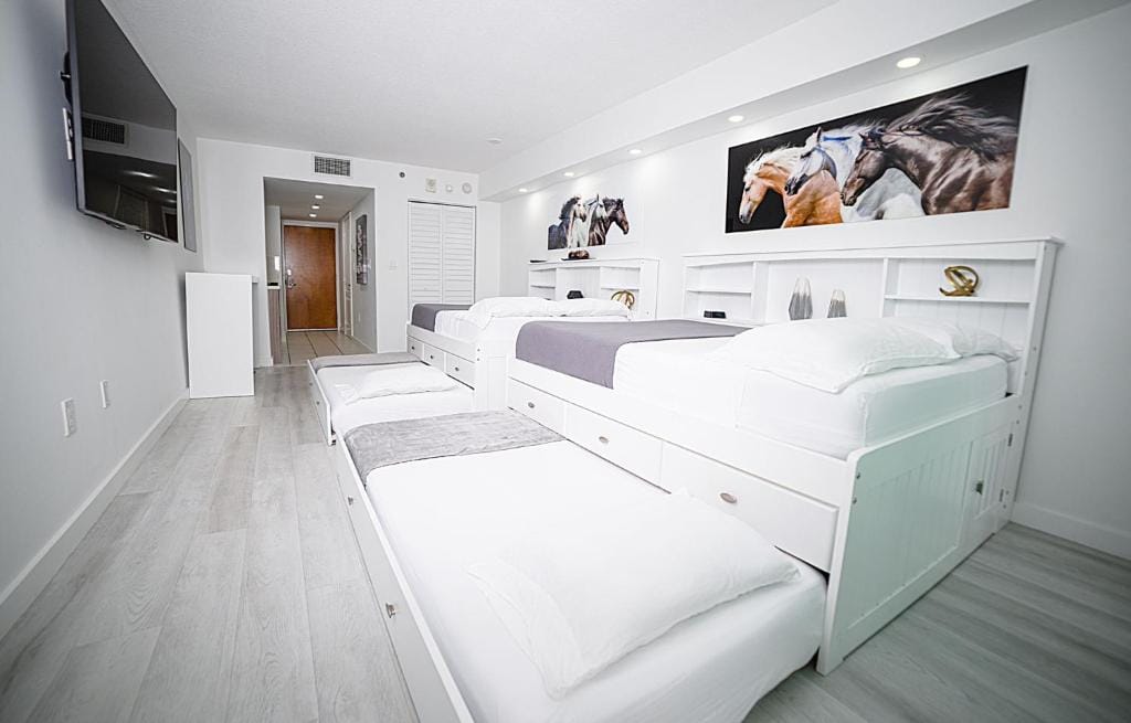 Modern and Luxurious Brickell Studio — 2