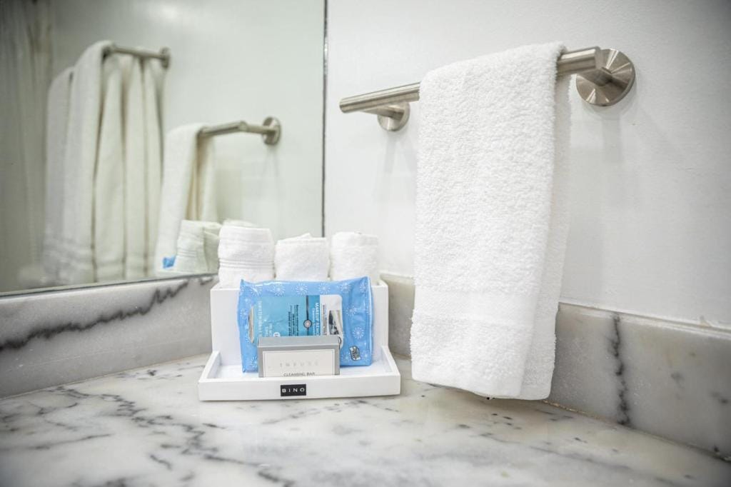 Modern and Luxurious Brickell Studio — 3