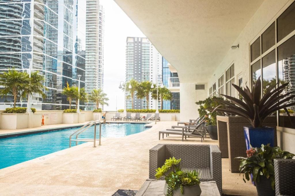 Modern and Luxurious Brickell Studio — 4