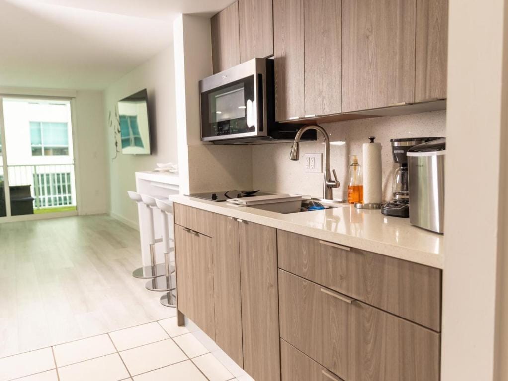 Modern and Luxurious Brickell Studio — 5