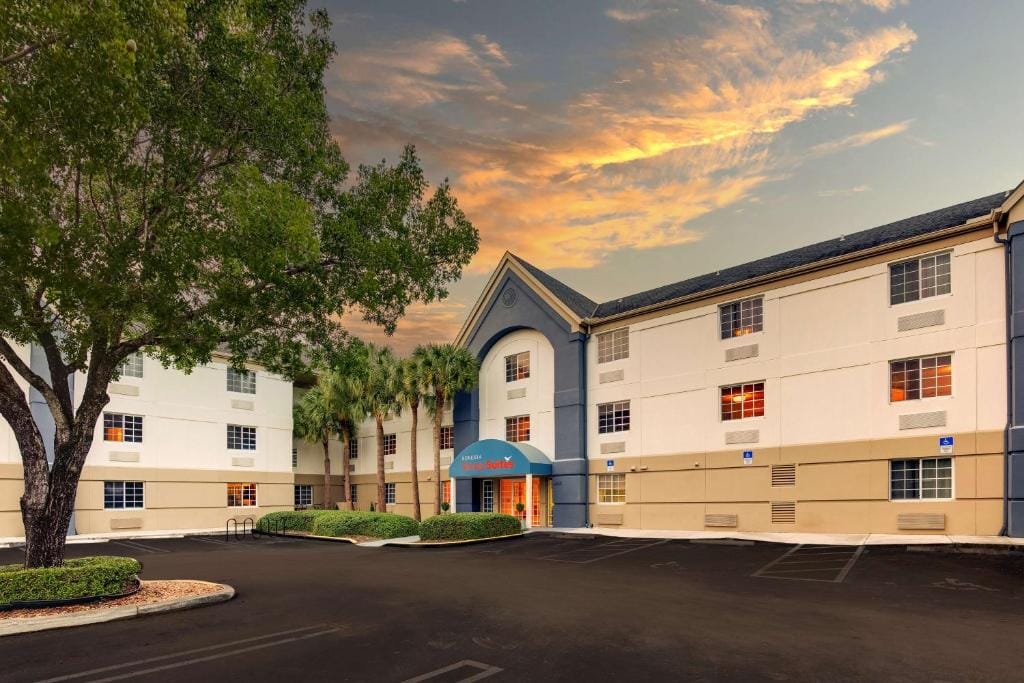 Sonesta Simply Suites Miami Airport Doral — 2