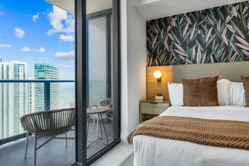 Stunning Lux 2 Bed 2 Bath with Panoramic View from Balcony — 2