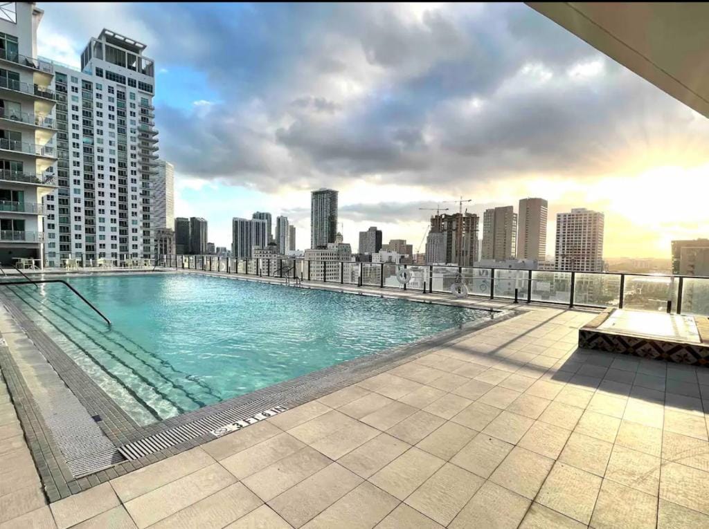X Lounge V-Panoramic Private Residence — 4