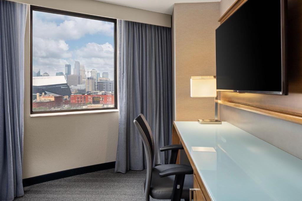 Courtyard by Marriott Minneapolis Downtown — 2