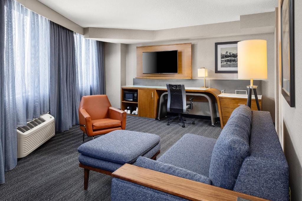 Courtyard by Marriott Minneapolis Downtown — 4