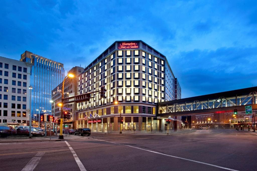 Hampton Inn & Suites - Minneapolis/Downtown — 1