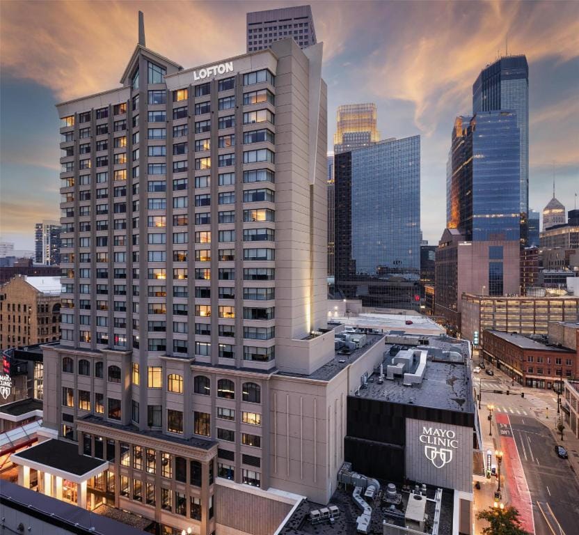 The Lofton Hotel Minneapolis, Tapestry Collection by Hilton — 3