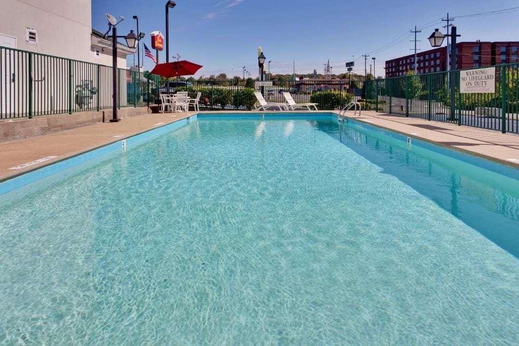 Country Inn & Suites by Radisson, Nashville, TN — 2