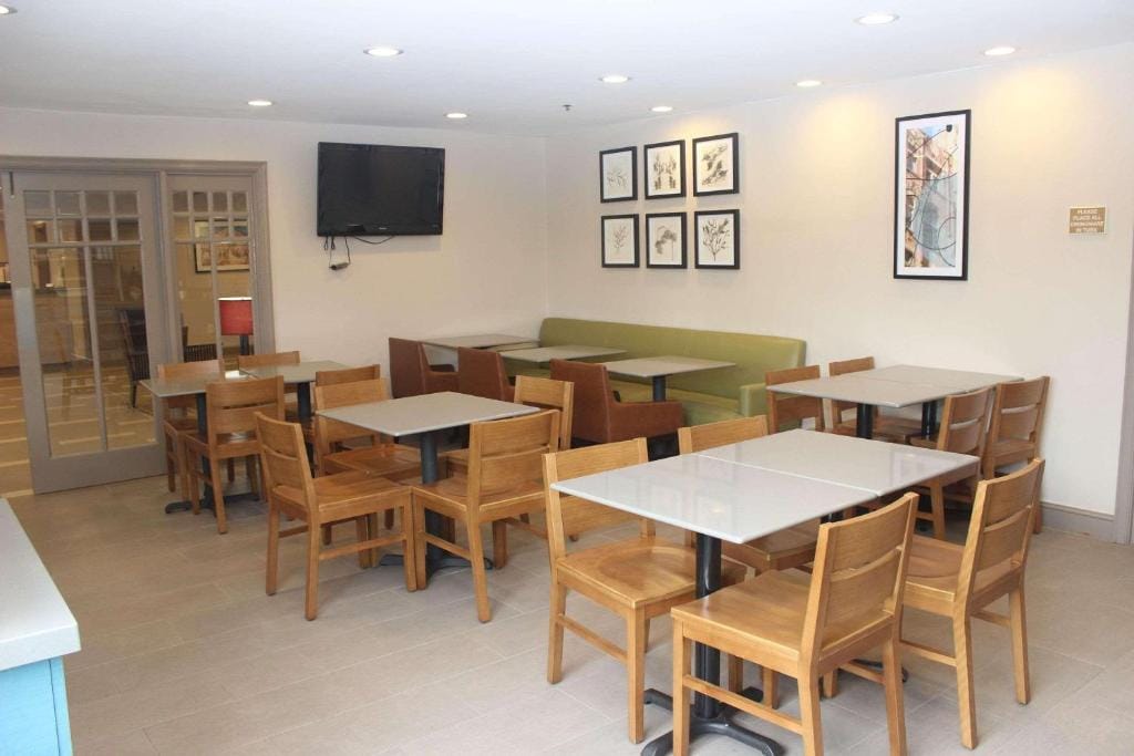 Country Inn & Suites by Radisson, Nashville, TN — 4
