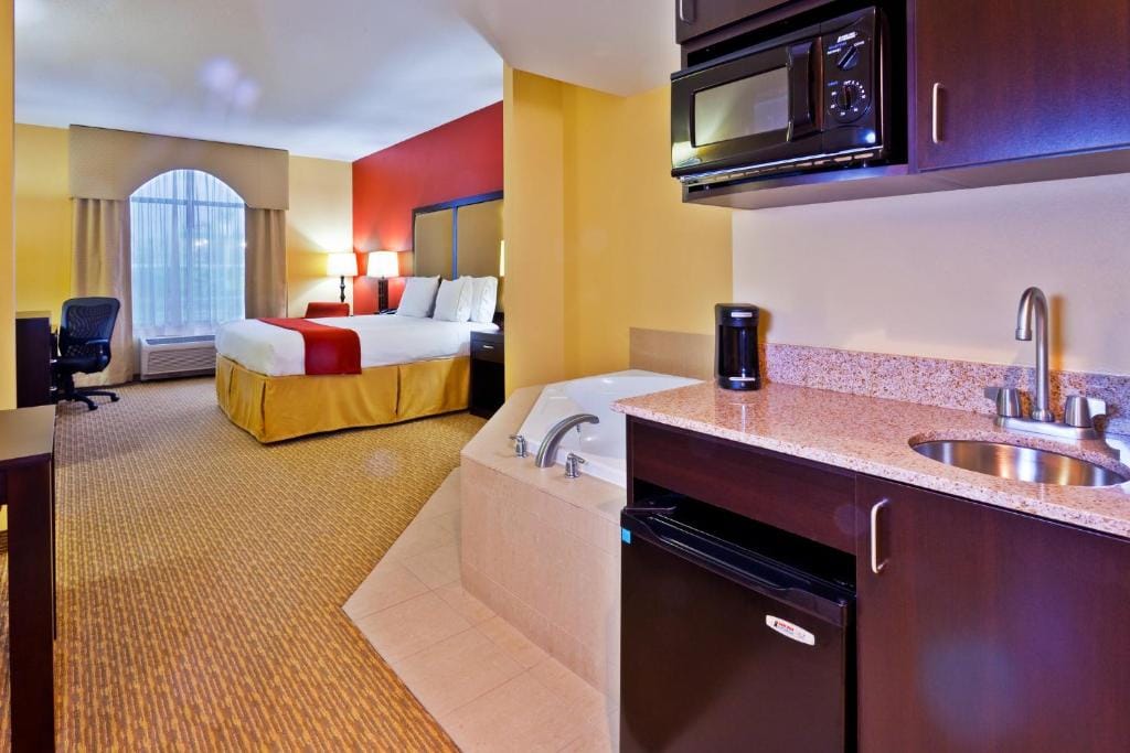 Holiday Inn Express Nashville-Opryland by IHG — 4