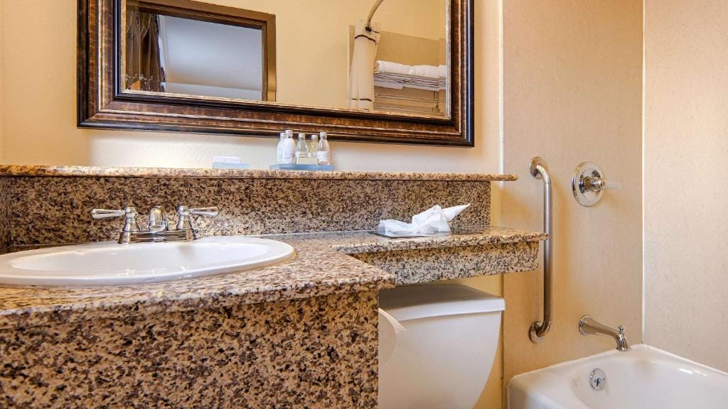 St Charles Inn, Superior Hotel — 3