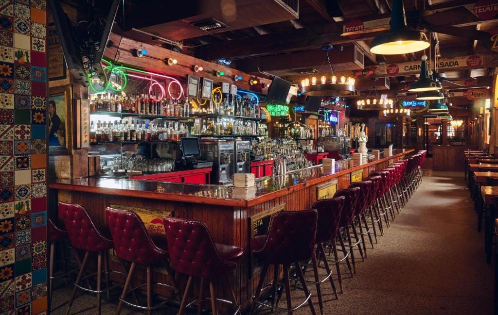 St Charles Inn, Superior Hotel — 4
