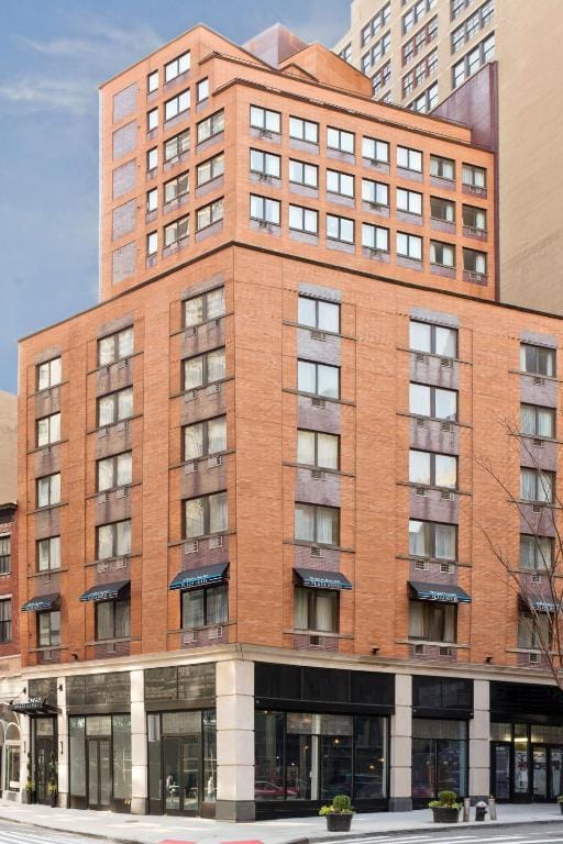 Broadway Plaza Hotel — 4