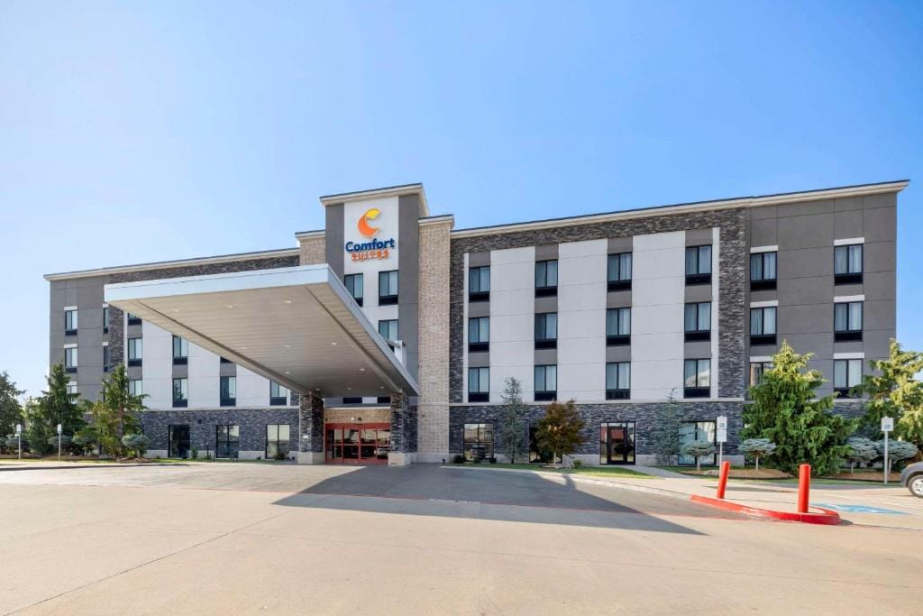 Comfort Suites Meridian and I-40 — 1