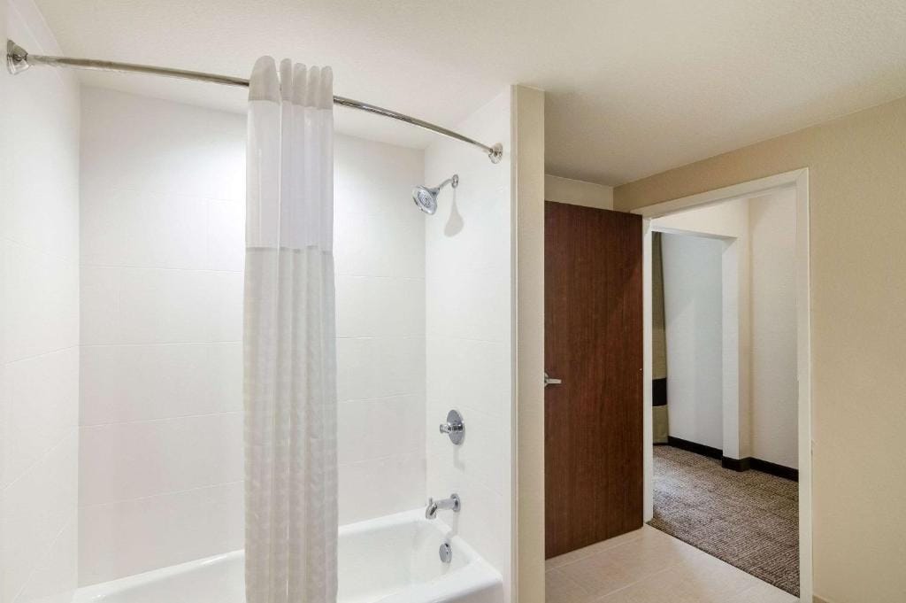 Comfort Suites Meridian and I-40 — 3