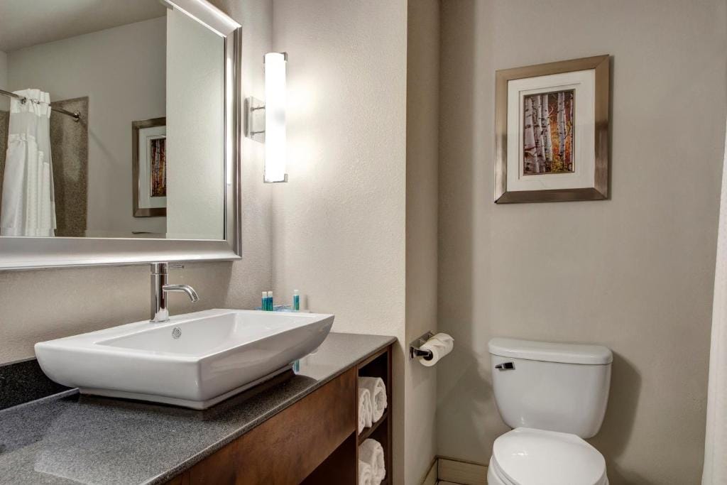 Holiday Inn Express and Suites Oklahoma City North by IHG — 3