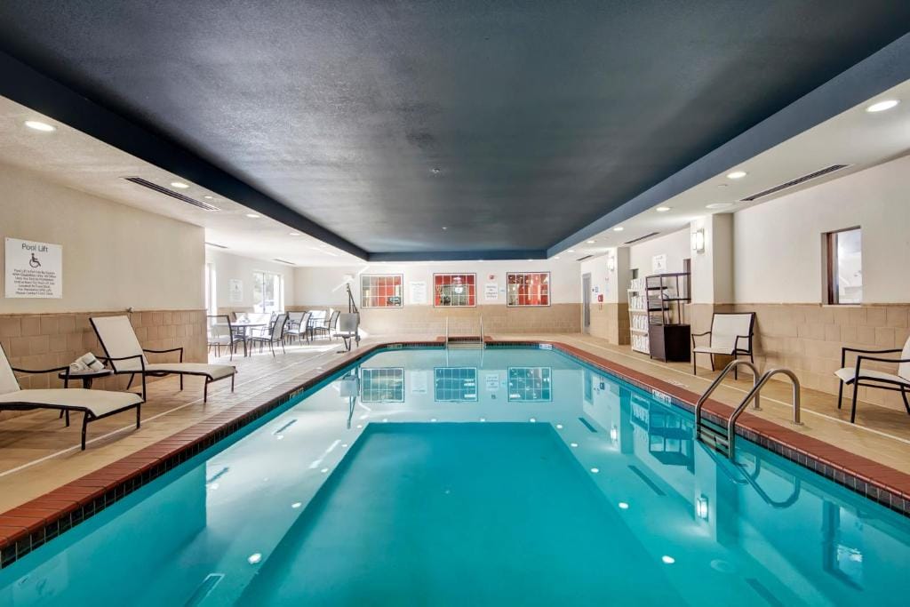 Holiday Inn Express and Suites Oklahoma City North by IHG — 4