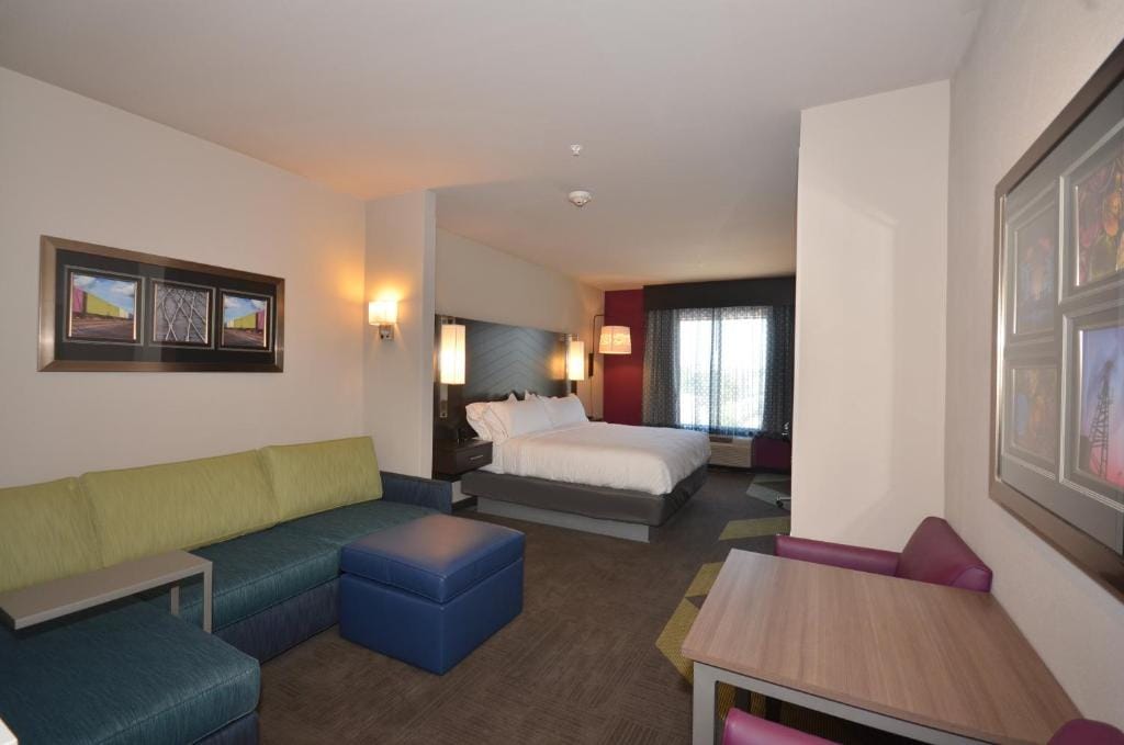 Holiday Inn Express & Suites Oklahoma City Mid - Arpt Area by IHG — 2
