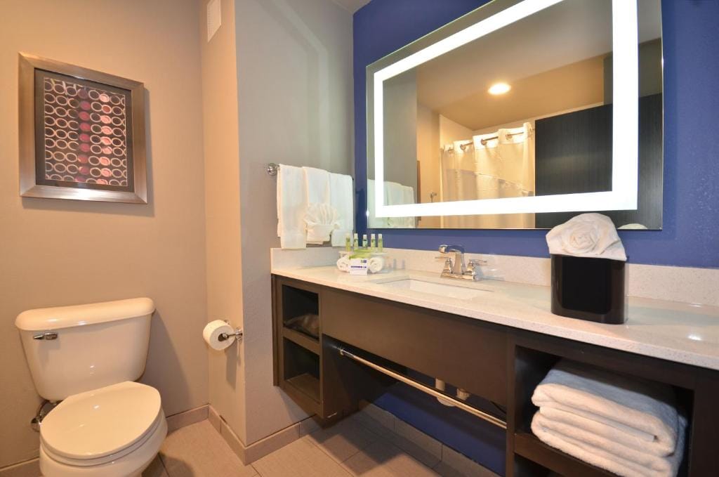 Holiday Inn Express & Suites Oklahoma City Mid - Arpt Area by IHG — 3