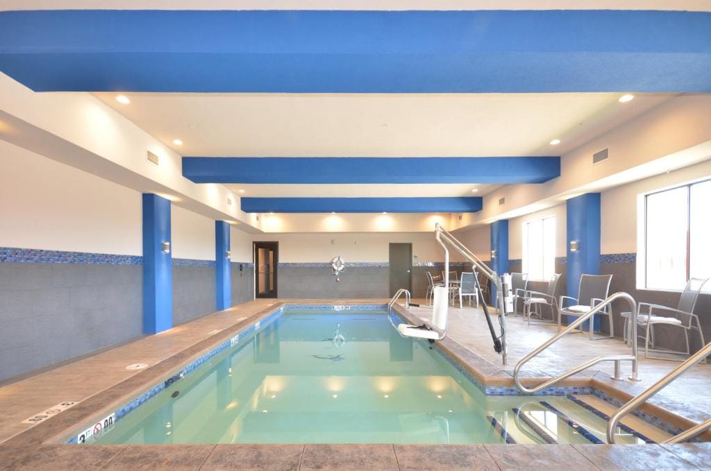 Holiday Inn Express & Suites Oklahoma City Mid - Arpt Area by IHG — 4