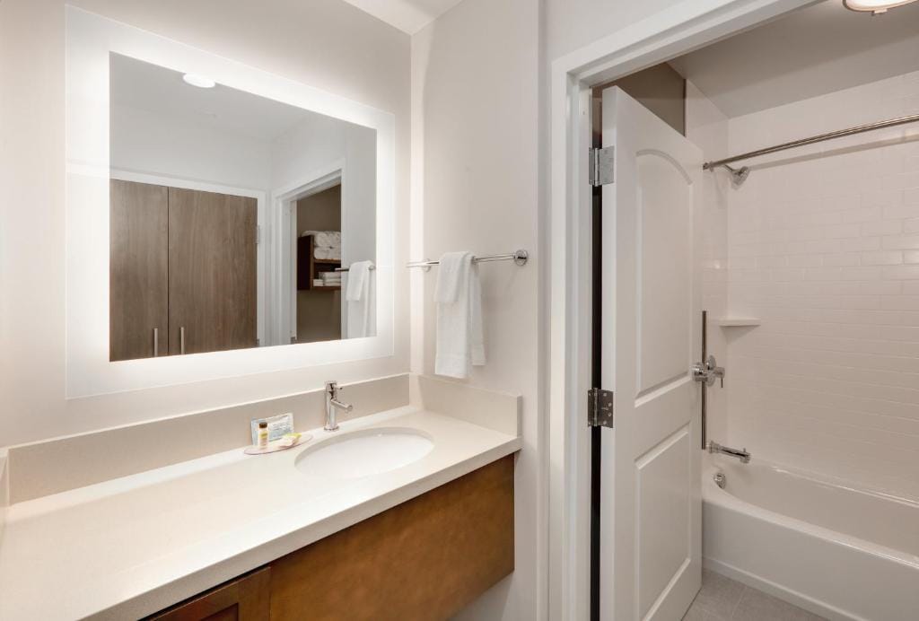 Staybridge Suites - Oklahoma City - Downtown by IHG — 3
