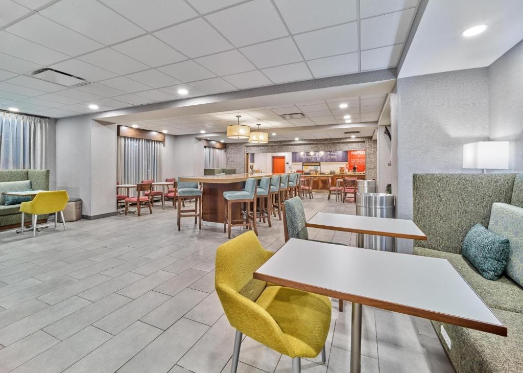 Hampton Inn Omaha Midtown-Aksarben — 5