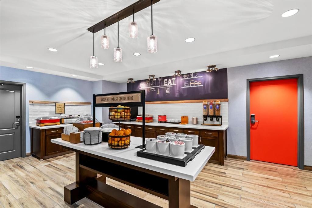 Hampton Inn Omaha/West Dodge Road, Old Mill — 5