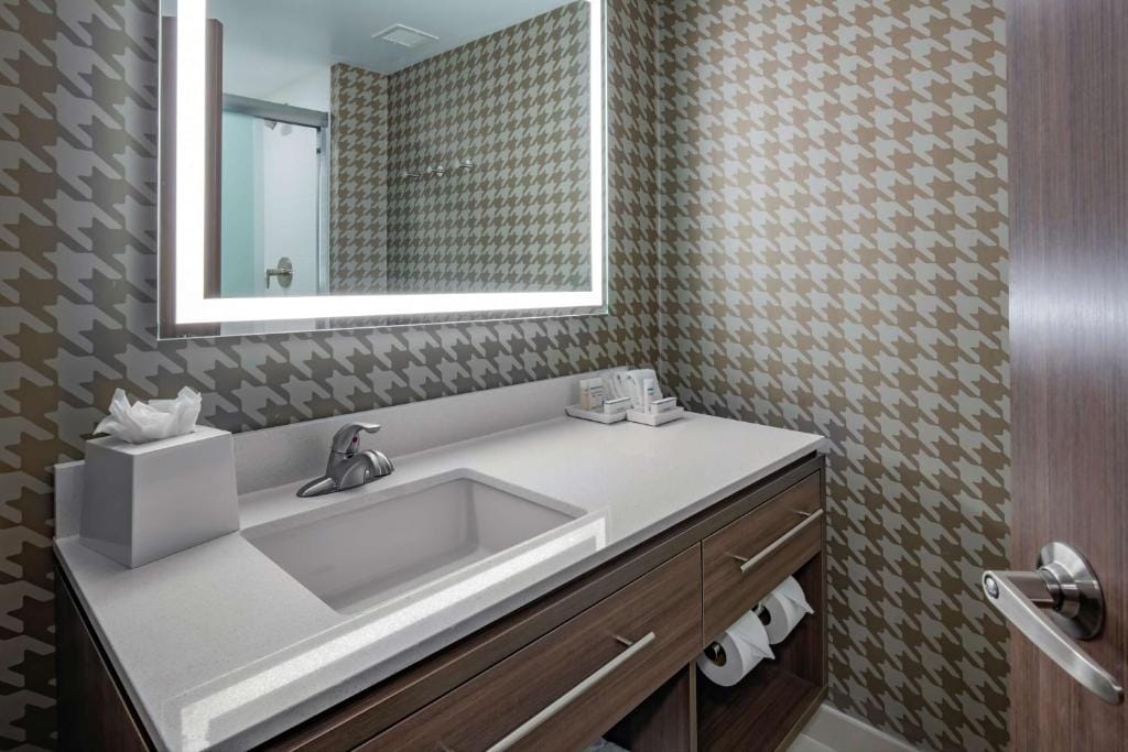 Home2 Suites by Hilton Omaha I-80 at 72nd Street, NE — 3
