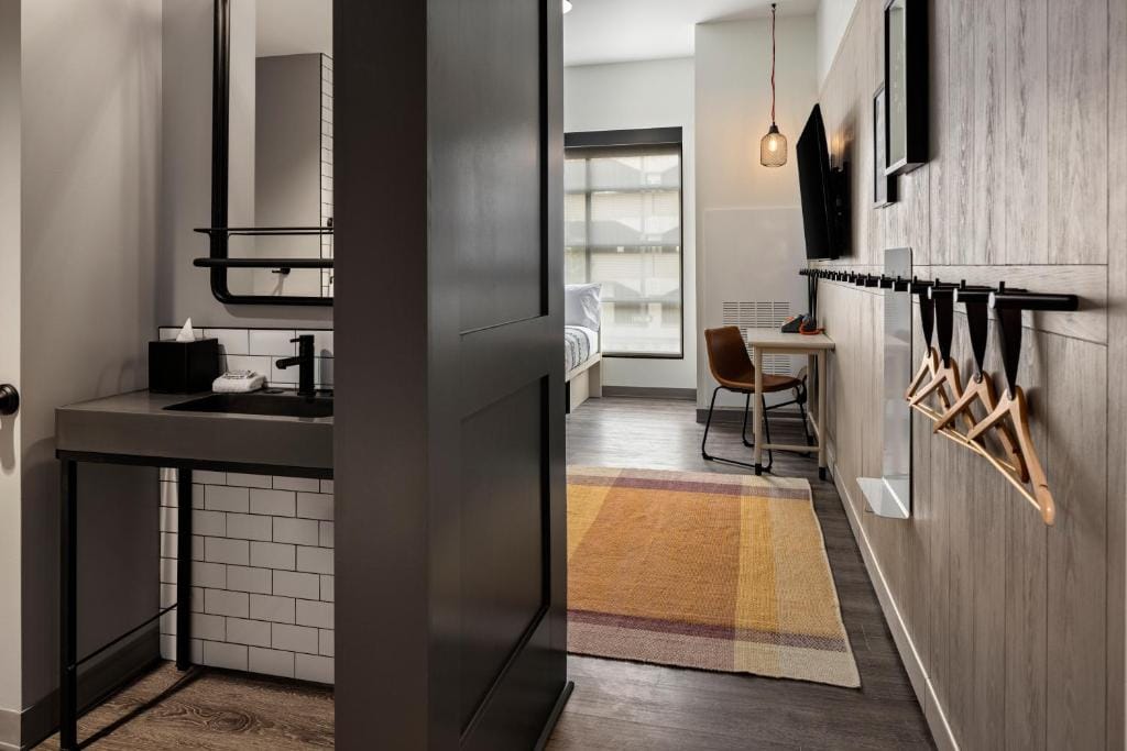 Moxy Omaha Downtown — 3