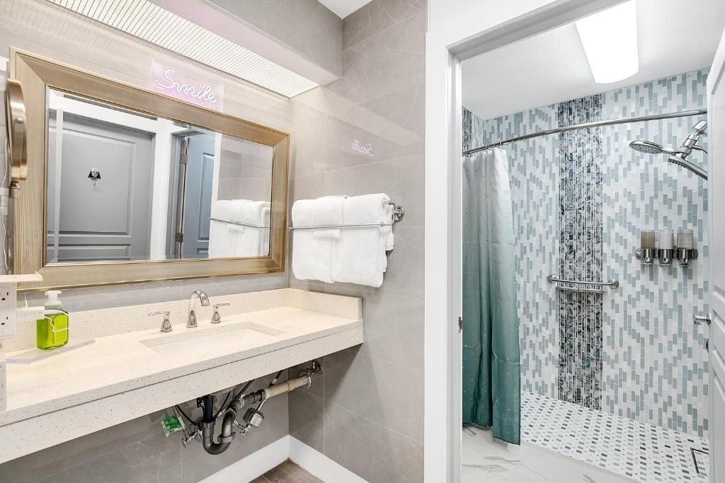 Disney Accessibility Star Wars Vacation Apartment Near Parks — 3