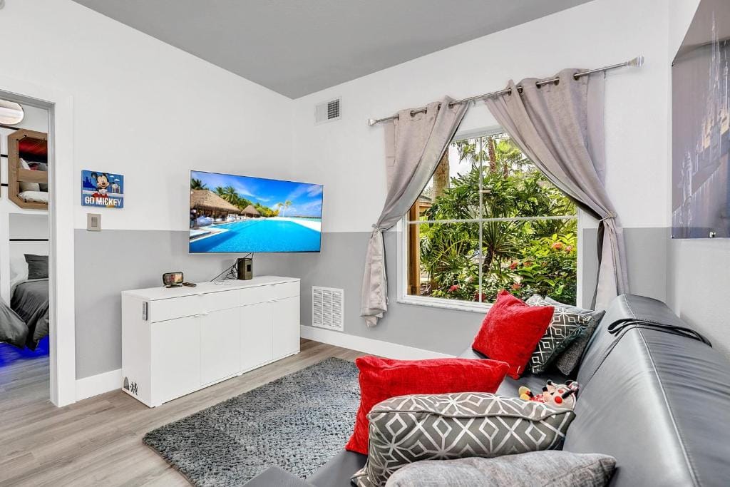 Disney Accessibility Star Wars Vacation Apartment Near Parks — 5